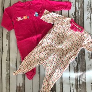 Bundle of 2 girl’s sleepers. 0-3 months.